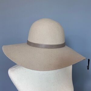 NWT Sonoma Wool Medium-sized Floppy Hat